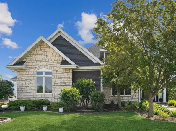 105 Augusta Ln, Waverly, IA 50677