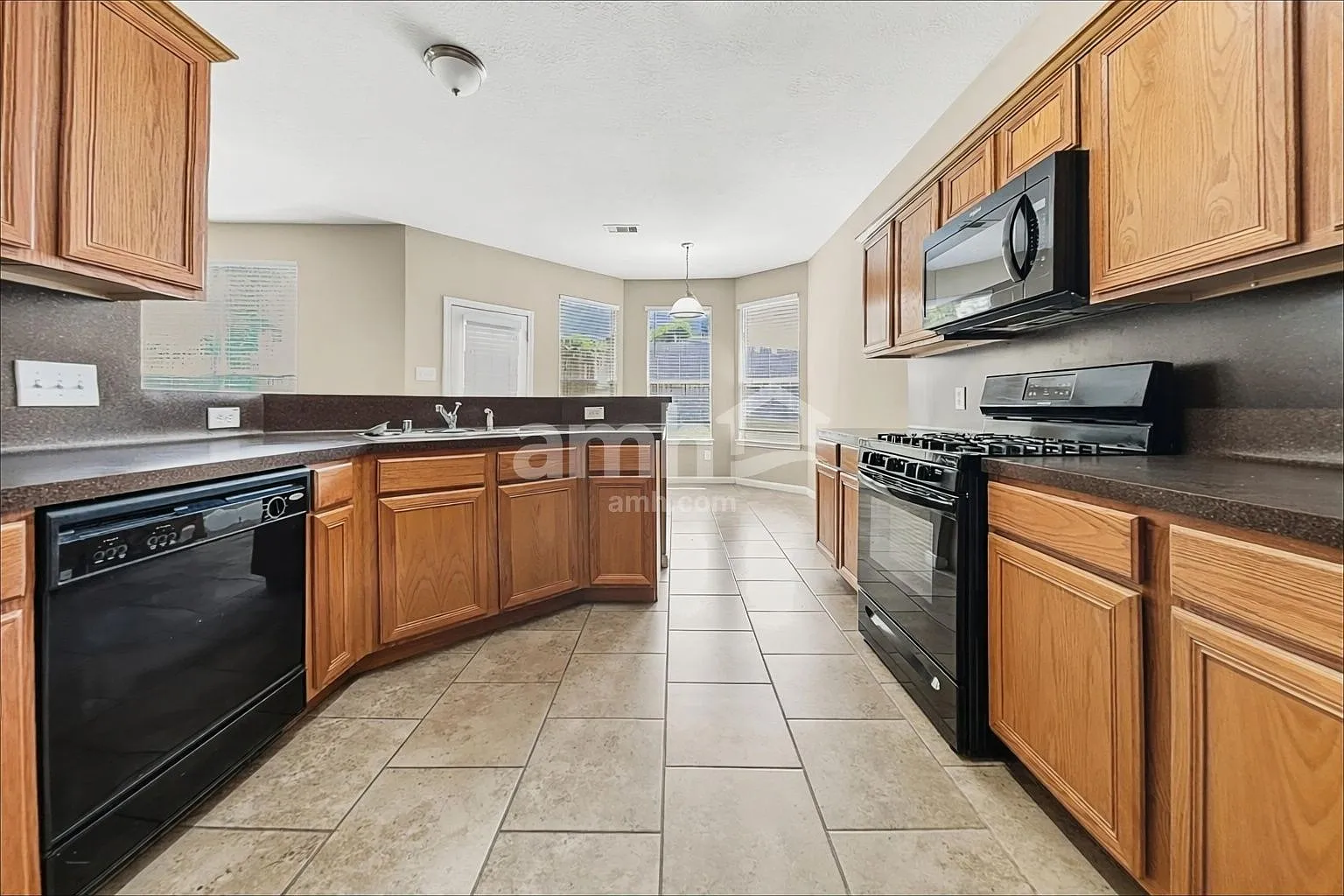 3 bed, 2.5 bath, 1710 sqft, $1,845 — Photo 3