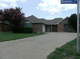 6300 Brownlee Ln, Arlington, TX 76018