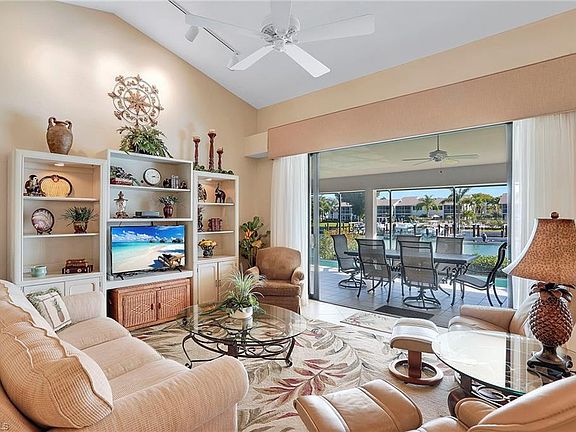 3rd image of 854 Banyan Ct