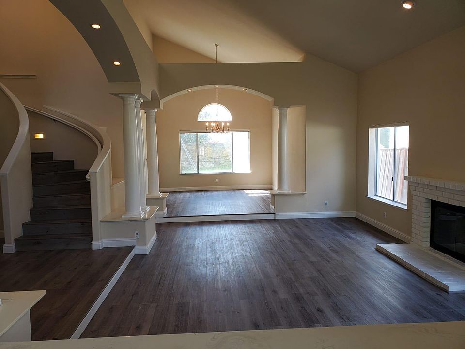 1st image of 810 Eastbrook Ct