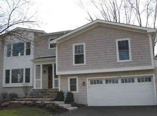 228 Forestway Dr, Deerfield, IL 60015