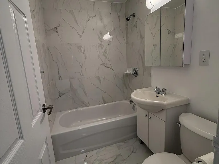 180 Vaughan Rd #101 — Photo 7