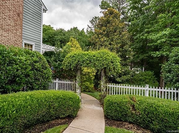 3rd image of 3011 Ingelow Ln
