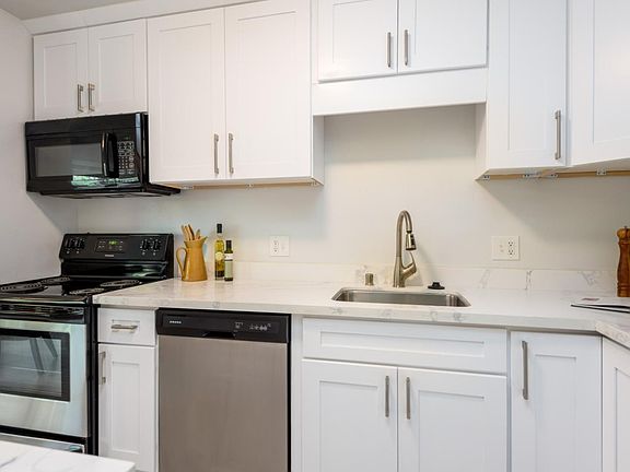 5th image of 847 N Humboldt St APT 312