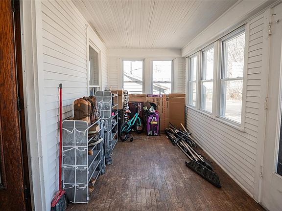 2nd image of 903 Morton Ave
