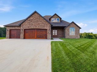 704 W Savanna Ct, Nixa, MO 65714