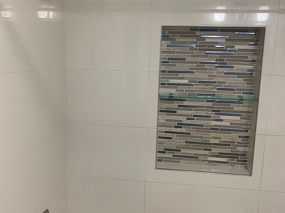 5th image of 1640 W Sherwin Ave APT 1A