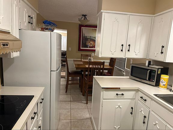3rd image of 4206 Wayne Rd