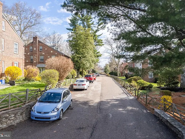 2824 Midvale Ave #M-2824B — Photo 5