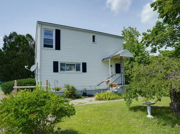 25 E Main St, Northborough, MA 01532