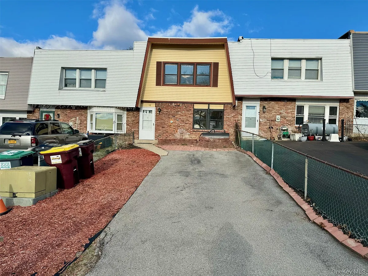 Building Photo - 10 Chaucer Ct