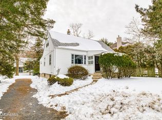 432 W Park Avenue, Oakhurst, NJ 07755