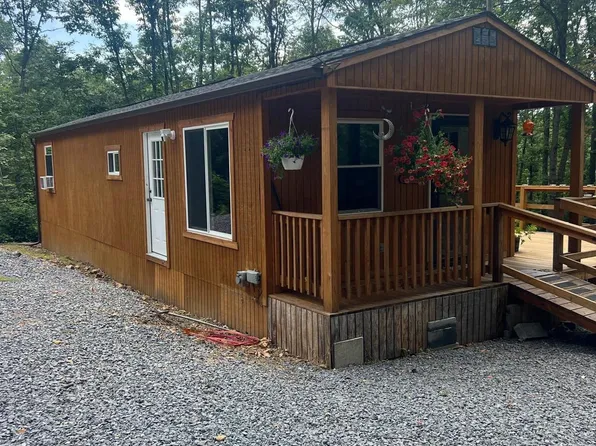 108 Dannys Rd, Delray, WV 26714