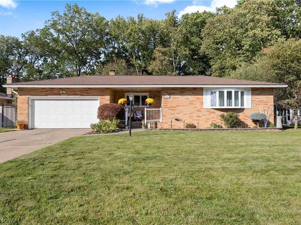 837 E Dartmoor Ave, Seven Hills, OH 44131