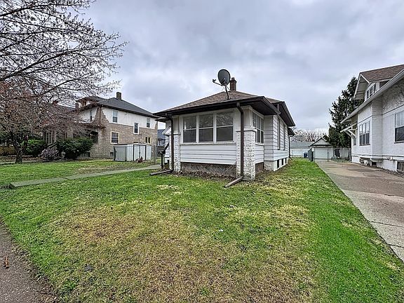 2nd image of 2416 Farnam St
