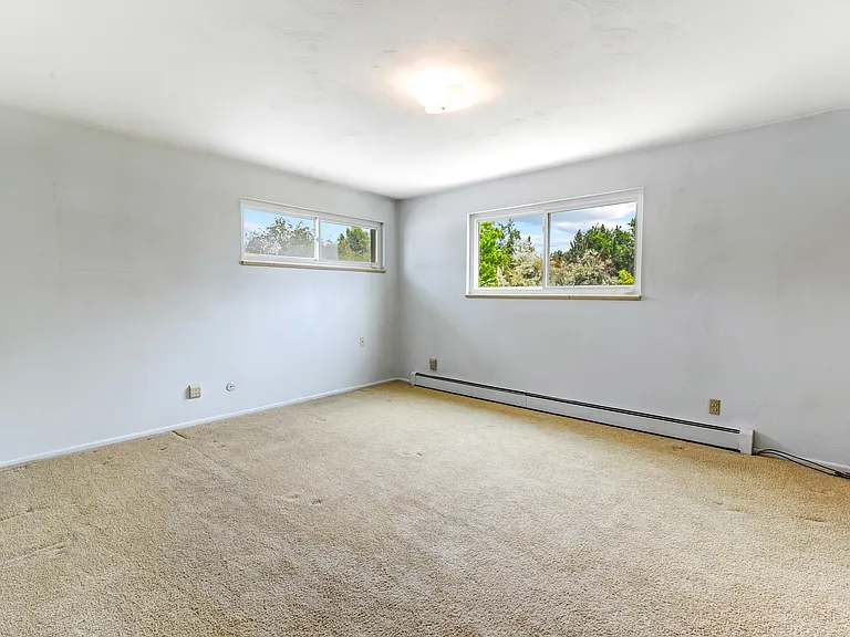 518 Clover Ln — Photo 25