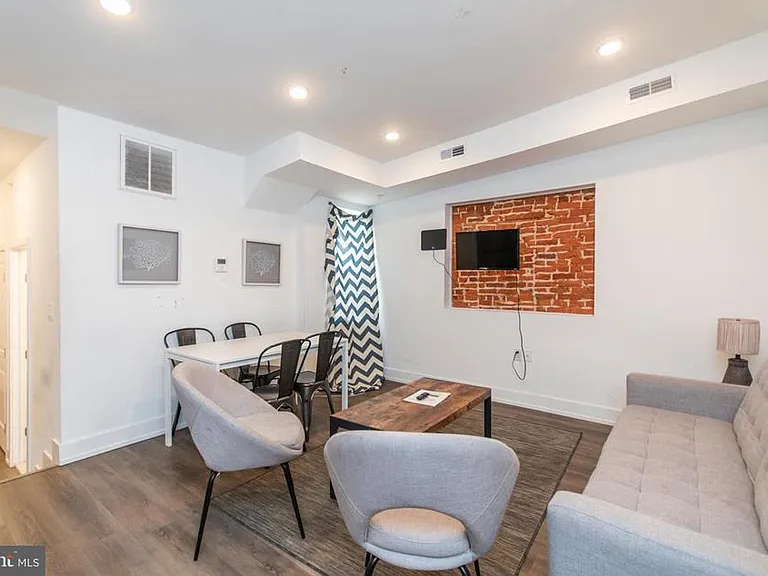 2817 W Girard Ave #3 — Photo 5