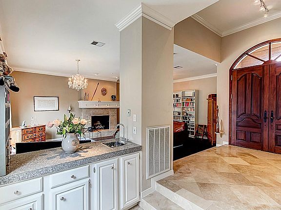 5th image of 414 Lakeside Estates Dr