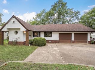 1113 S Park Ave, Aurora, MO 65605