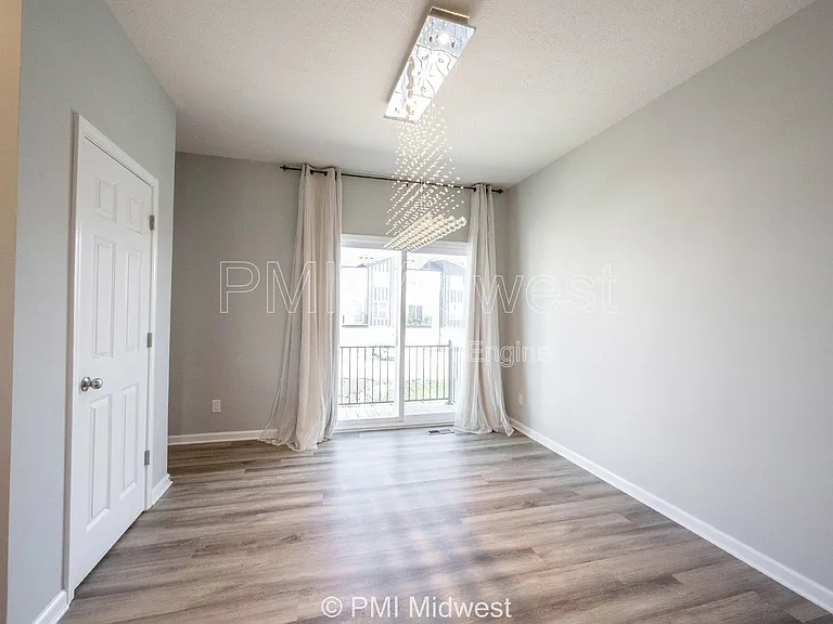 2952 W New York St — Photo 22