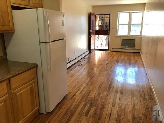 2nd image of 228 Bay 13th St #1