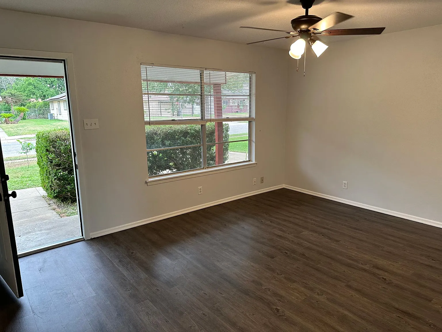 7211 Westglade Dr — Photo 4