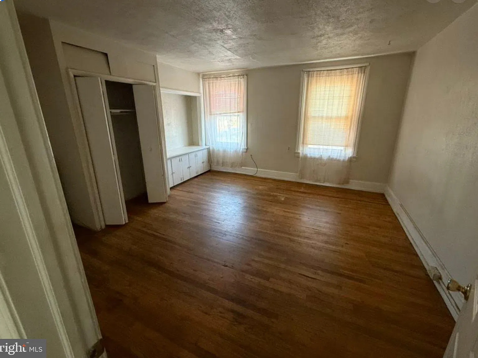 3 bed, 1.0 bath, 1400 sqft, $1,725 — Photo 1