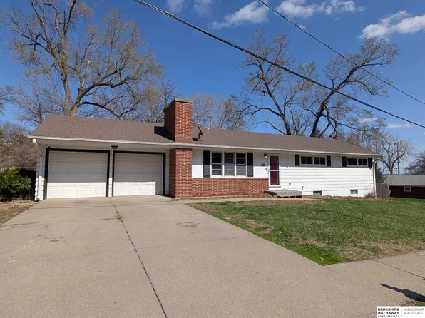 1905 Freeman Dr, Bellevue, NE 68005
