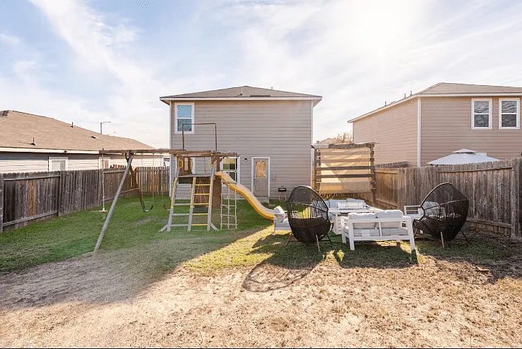 3 bed, $4,900 — Photo 3