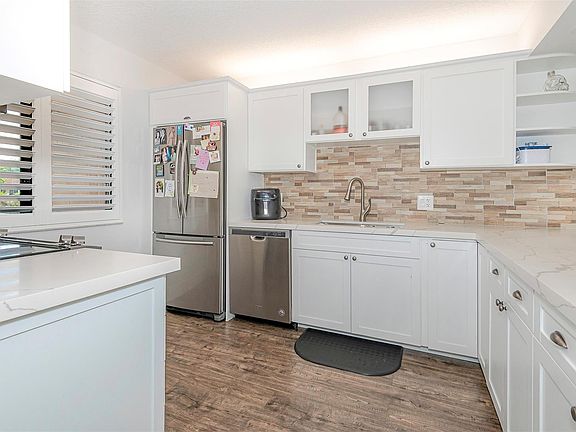 3rd image of 435 Lakeview Drive #203