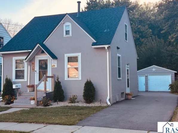 829 Center St, North Mankato, MN 56003