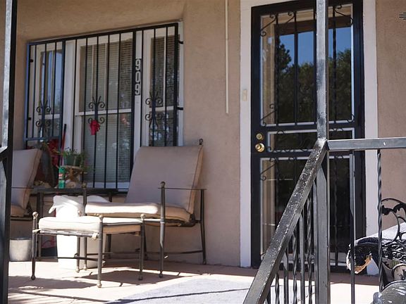 3rd image of 909 Railroad Ave