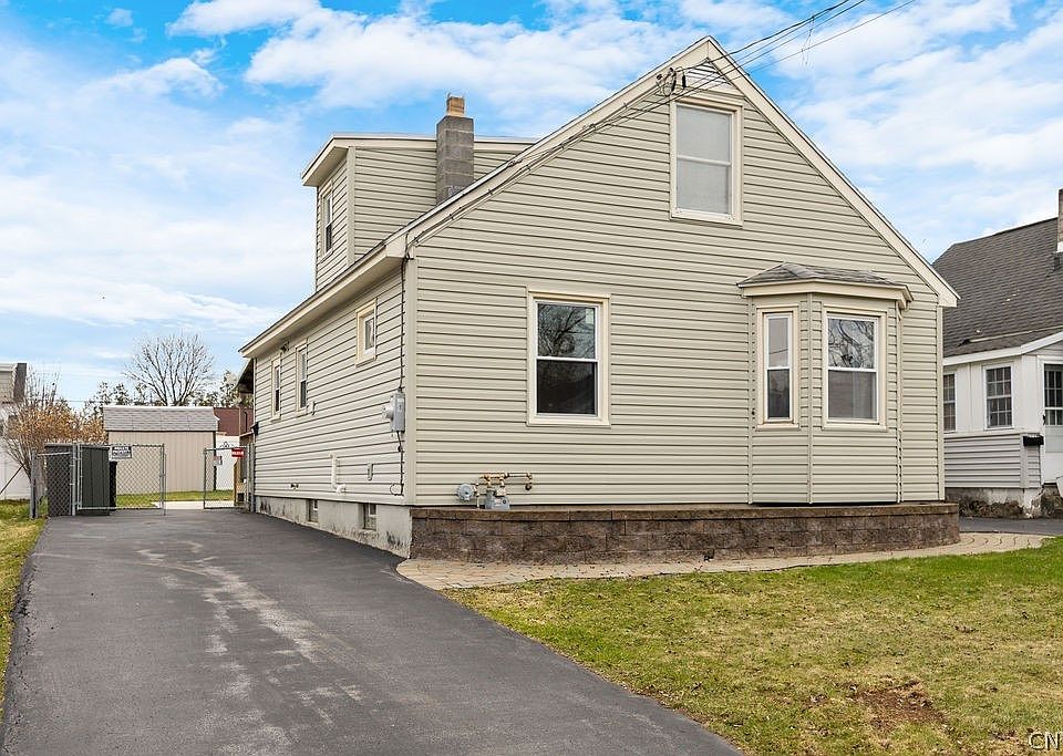 1st image of 352 Roxford Rd N