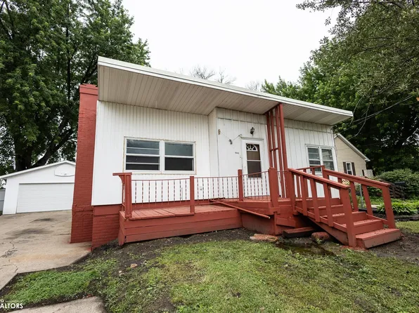 1043 6th St SW, Mason City, IA 50401