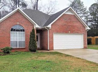 1913 Amberley Woods Trl, Helena, AL 35080