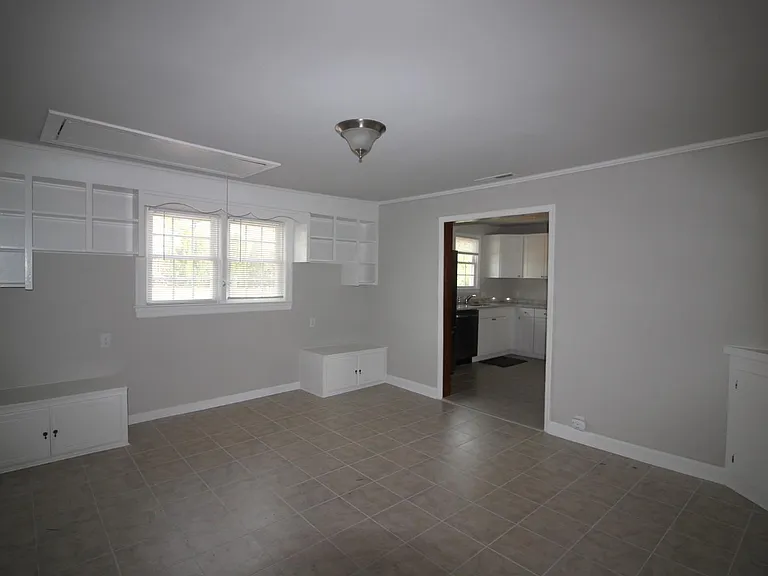 212 N Main St — Photo 8