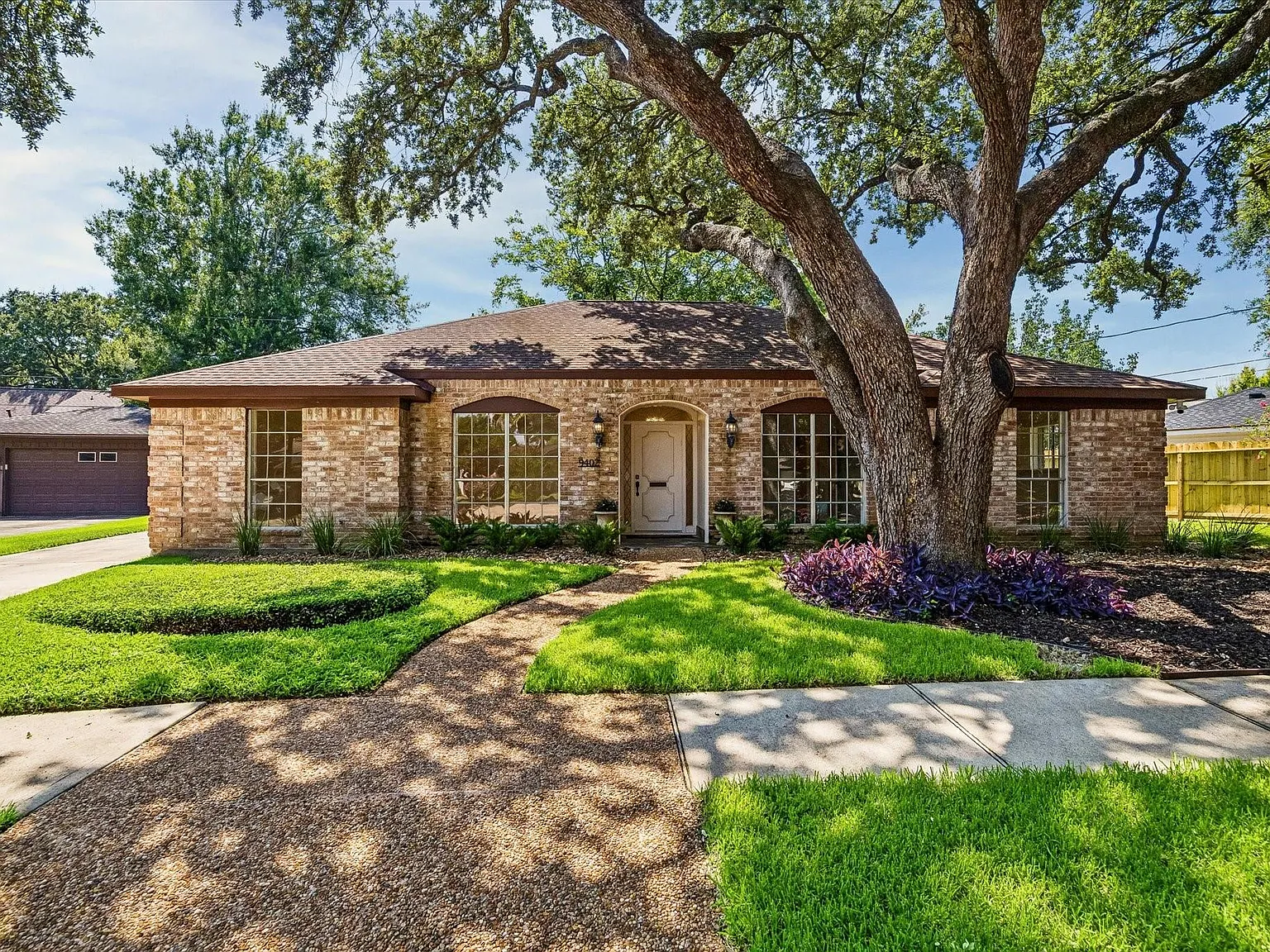 4 bed, 2.5 bath, 2225 sqft, $2,950 — Photo 1