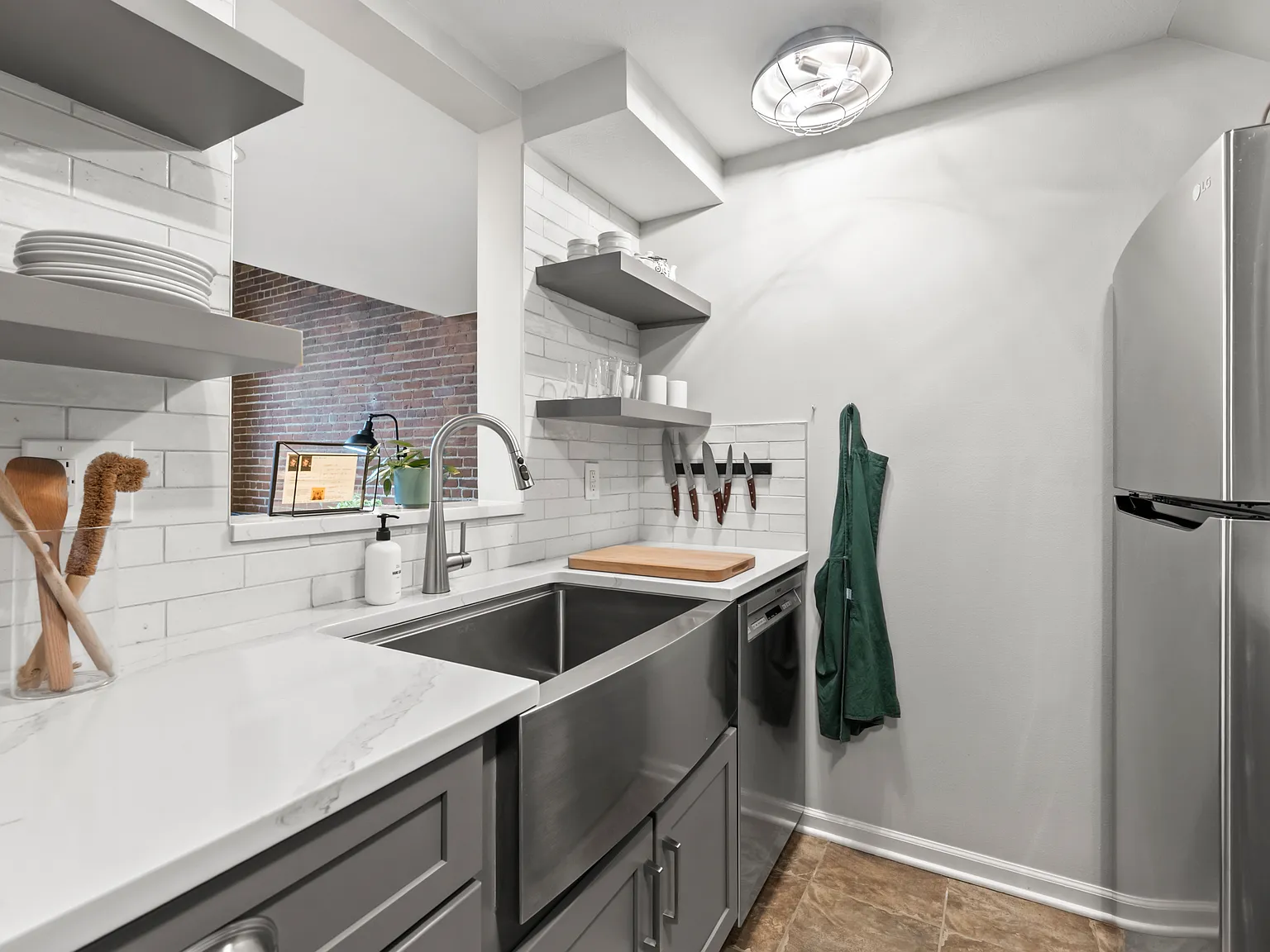 2 bed, 1.5 bath, 1107 sqft, $2,300 — Photo 3
