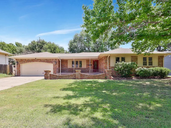 1204 S Apache Dr, Wichita, KS 67207