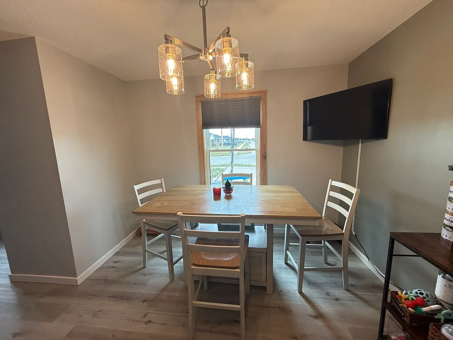 3 bed, 1100 sqft, $1,900 — Photo 4
