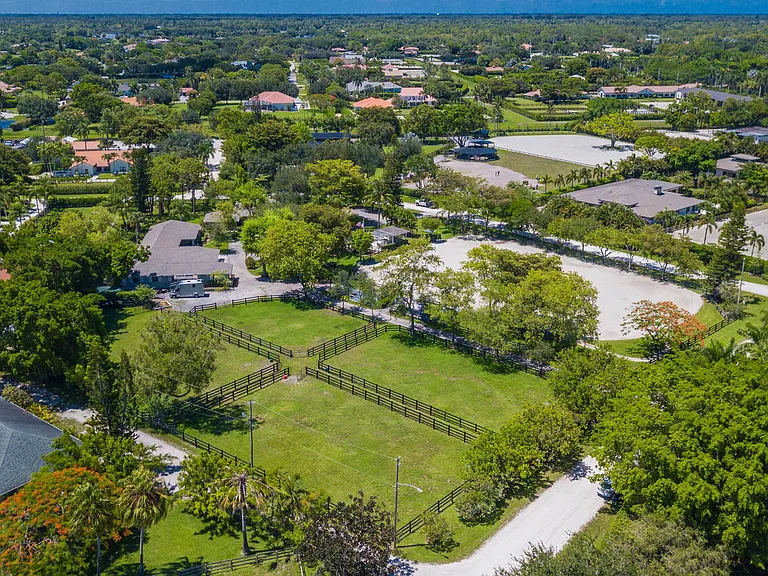2040 Appaloosa Trl — Photo 35