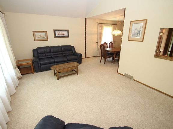 4th image of W276N737 Woodridge Ln