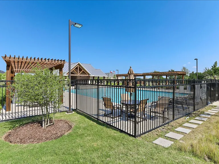 7269 Zachery Dr — Photo 4