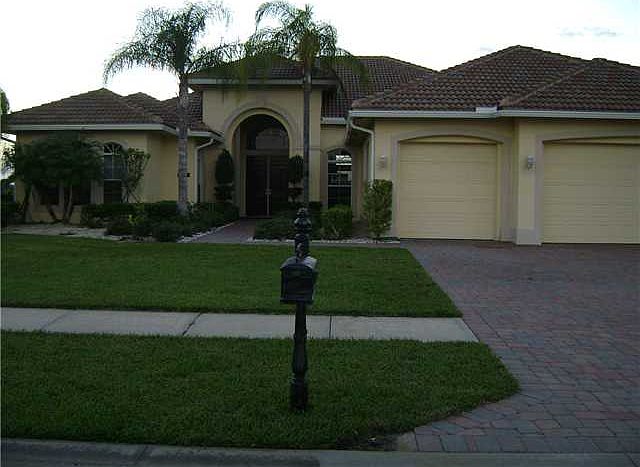 1st image of 585 Caroline Dr