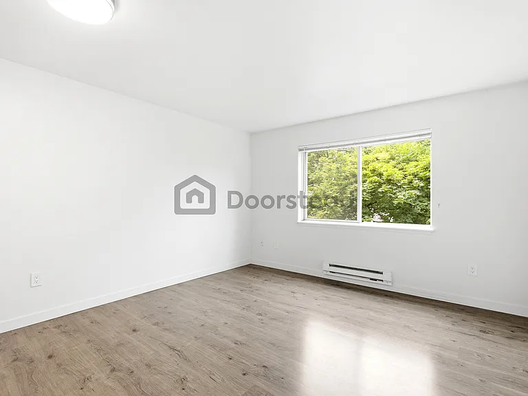 601 Summit Ave E #203 — Photo 4