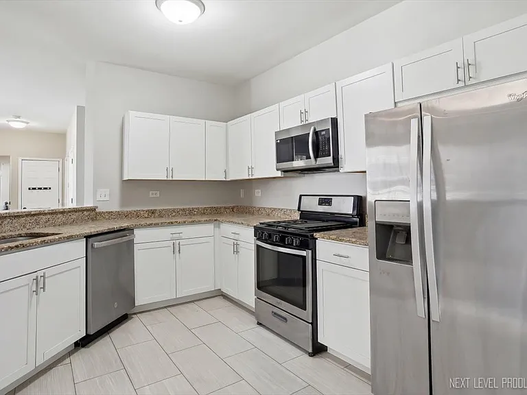 3044 Waters Edge Cir — Photo 5