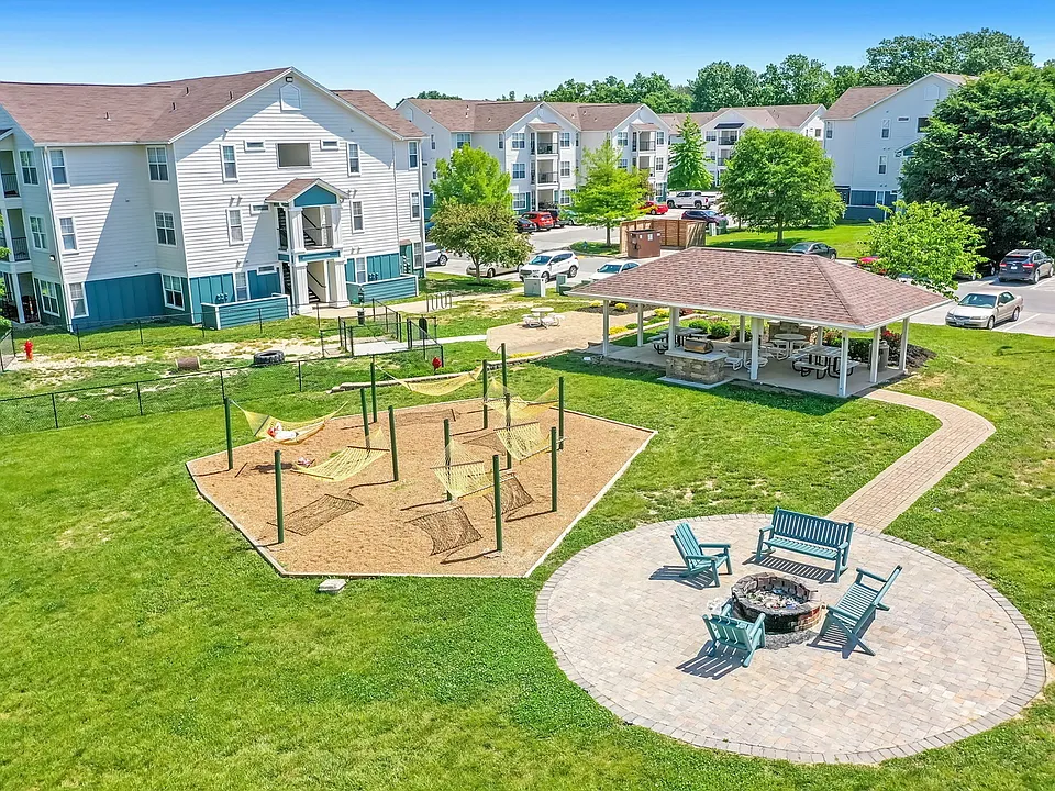 Outdoor Lounge and Seating