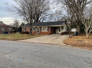 1447 19th Ave NE, Hickory, NC 28601