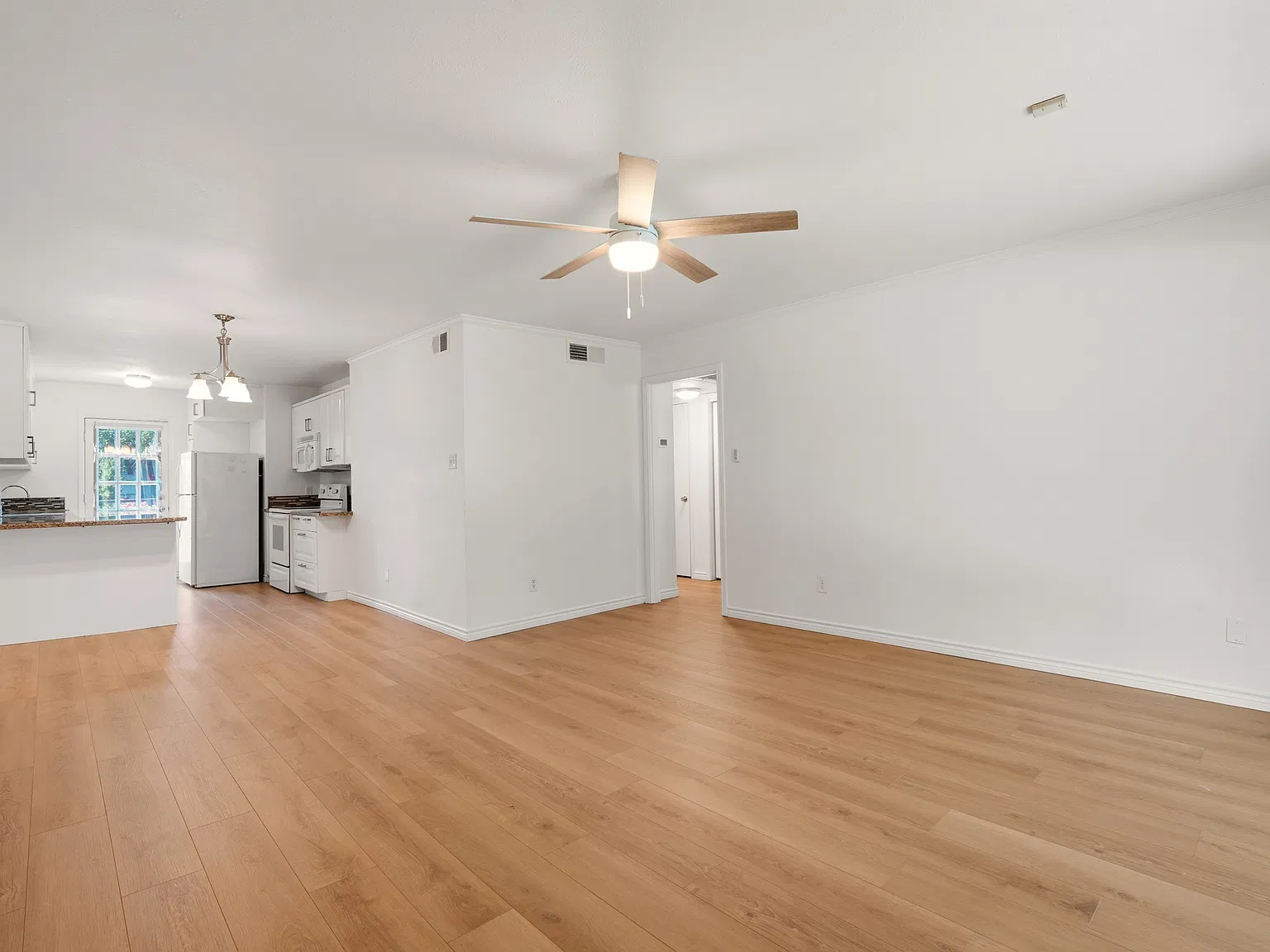 2 bed, 953 sqft, $1,650 — Photo 3